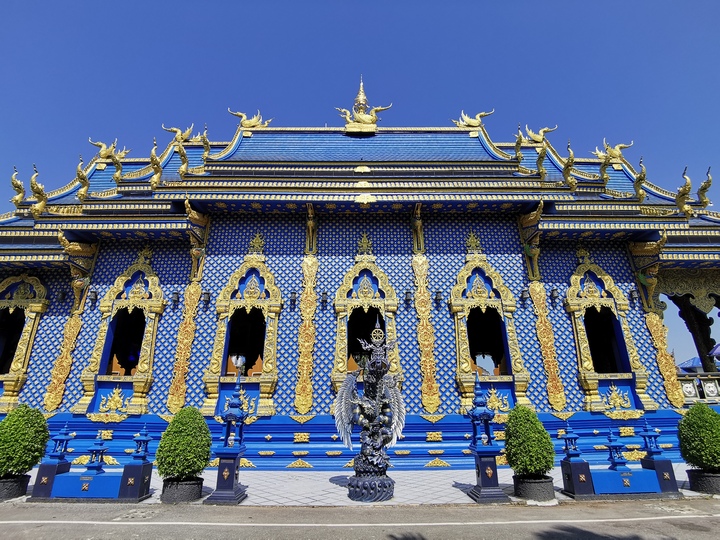 Best Thai Experience Travel Agency Thailand Chiang Mai english speaking guide private tour trip Chiang Rai blue temple